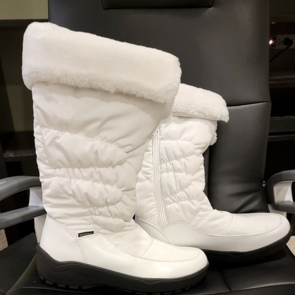 Ladies winter white boots sz 10 - Picture 2 of 3
